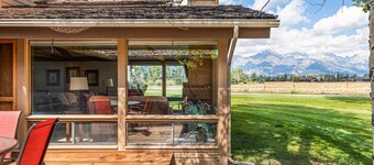 Amazing townhouse next to golf course with deck