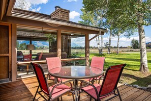 Outdoor dining - Amazing townhouse next to golf course with deck (Jackson)