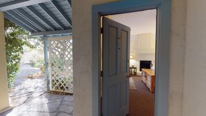 Studio (Madeleine Suite #7)