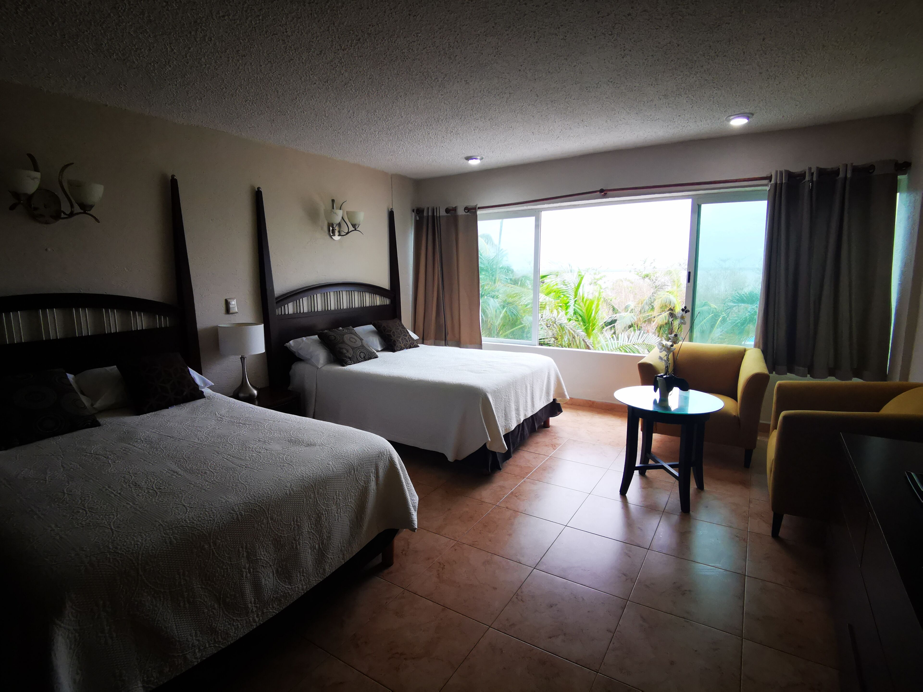 Studio Superior | Brankas dan didekorasi berbeda-beda