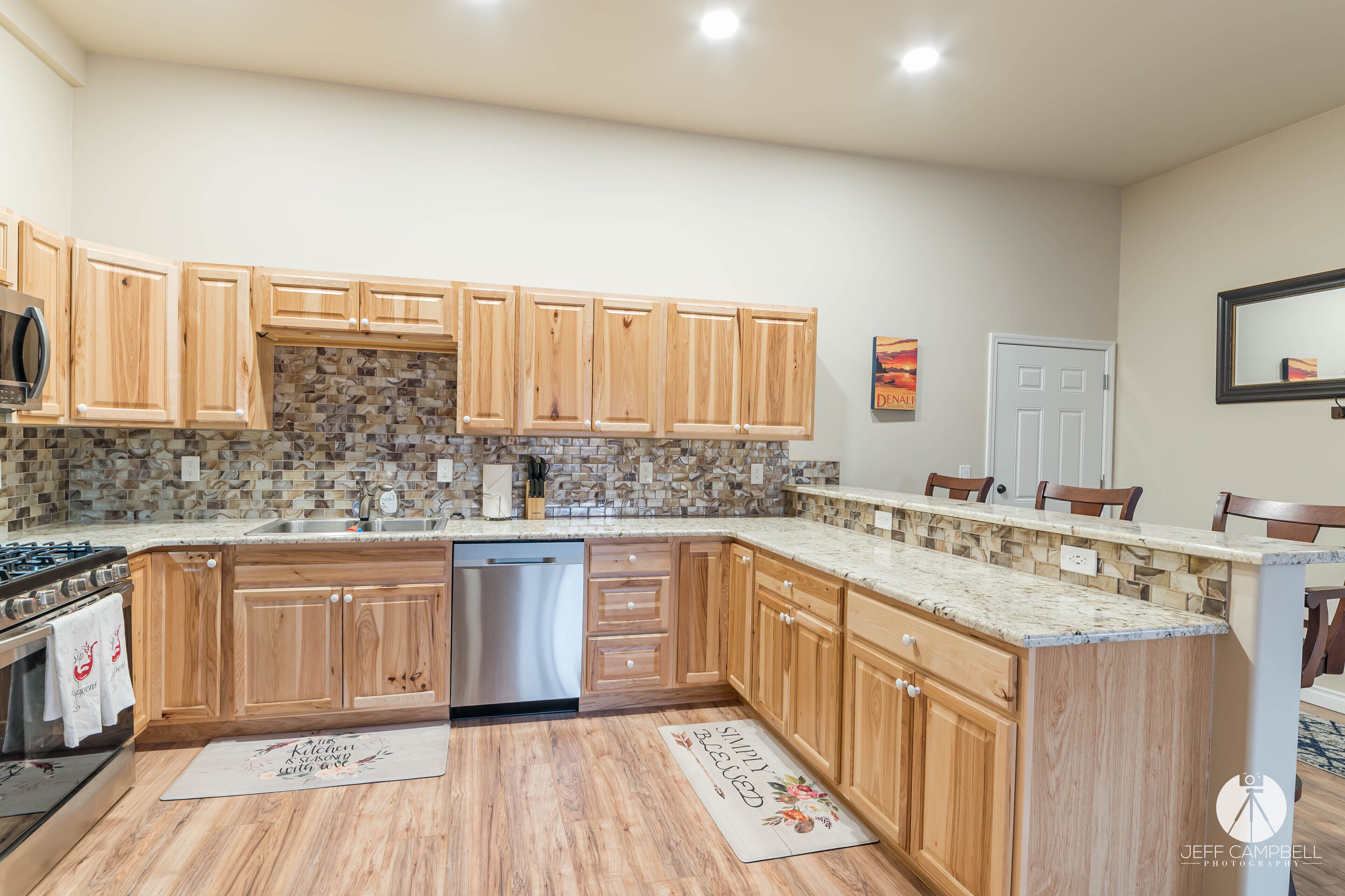 Modern 2/2! Minutes from Big Lake fun