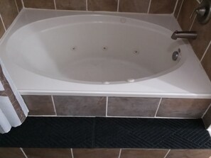 Combined shower/tub, jetted tub, hair dryer, towels - Comfy Cozy Condo, #149, 1 Bdrm., Incredible View, a Fisherman's Paradise (Willis)