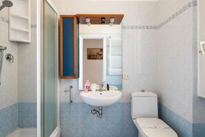 Douche, sèche-cheveux, bidet