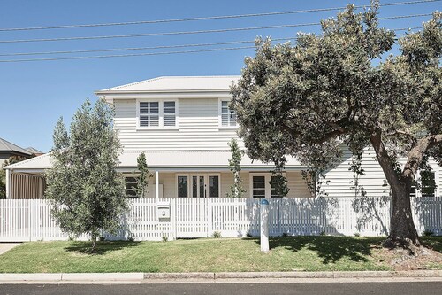 Luxury coastal accomodation in a prime position