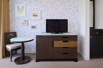 In-room safe, laptop workspace, blackout drapes, iron/ironing board at Kaimana Beach Hotel