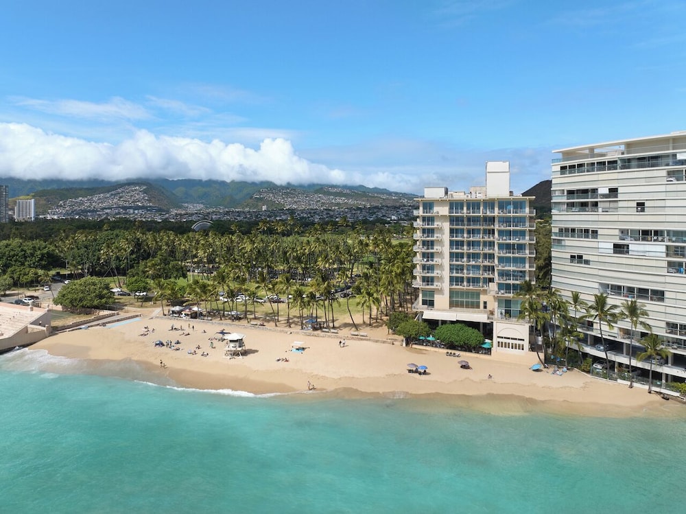 Kaimana Beach Hotel by null