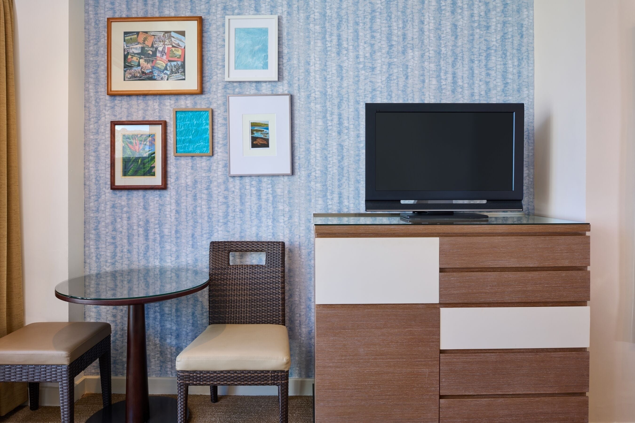 in-room safe, laptop workspace, blackout curtains, iron/ironing board