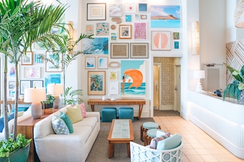 Hotel entrance and lobby at Kaimana Beach Hotel
