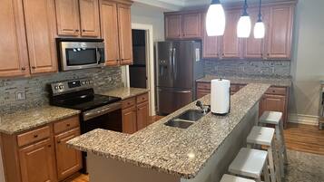 微波爐、洗碗機、咖啡機/沖茶器、廚房用具/餐具/器皿