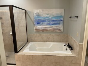 Ensemble douche/baignoire, baignoire à jets, serviettes fournies