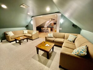 Smart-TV, Kamin, Videospiele, DVD-Player