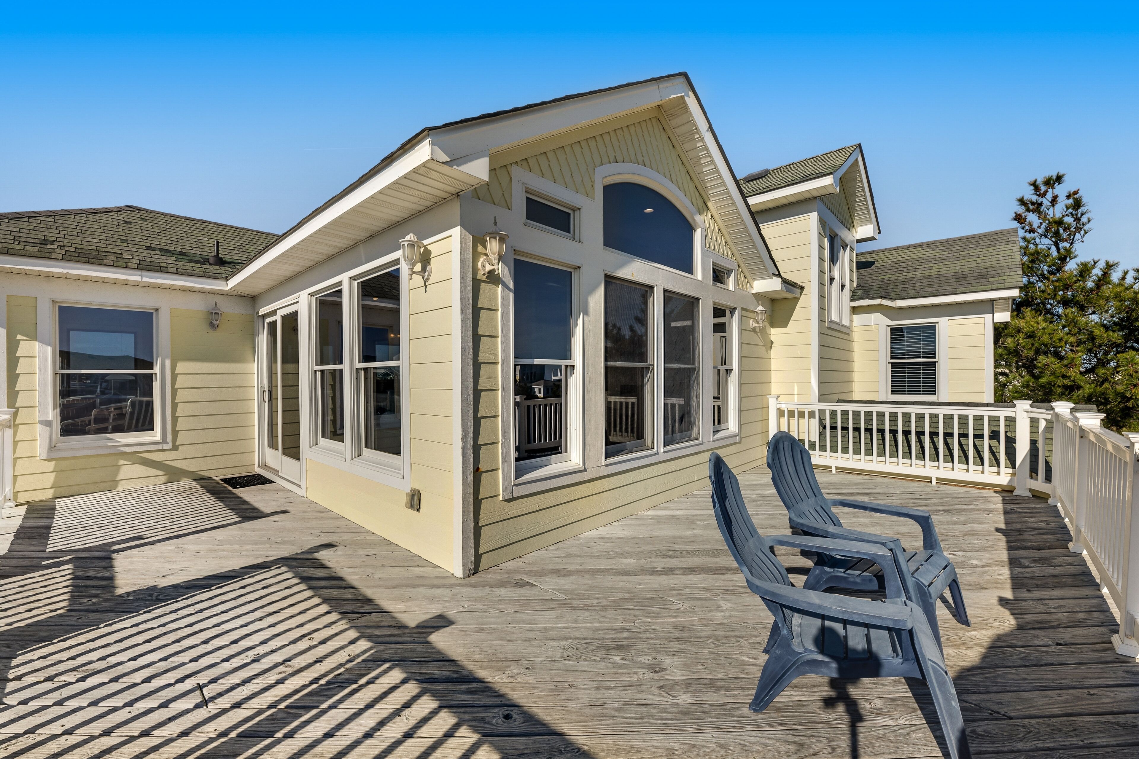 Sunny home w/ private heated pool, hot tub & rec room - close to beach access