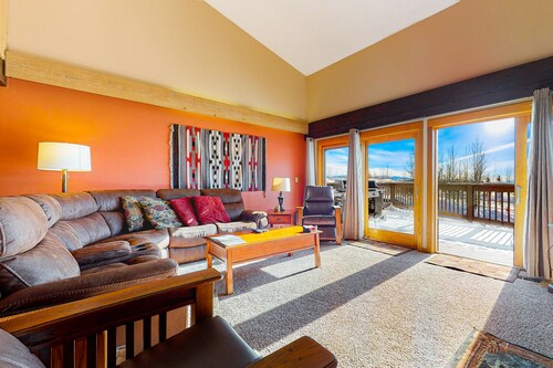 Inviting mountain condo w/private sauna, deck, mtn views, & shared hot tub/pool