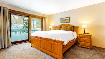 4 bedrooms, iron/ironing board, internet, bed sheets