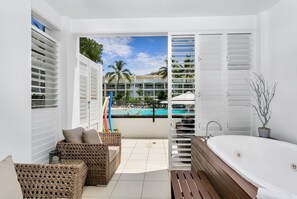 Property grounds - Ground Floor Poolside LUX Apt - Peppers Beach Club, w/Kitchen & Terrace Balcony (Palm Cove)