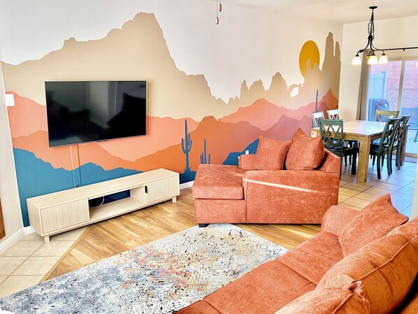 Smart-TV, Kamin, Bücher