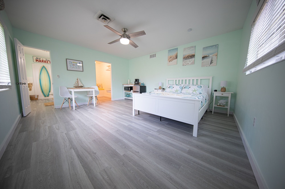 The Cozy Beach Suite of Sunny Sarasota!