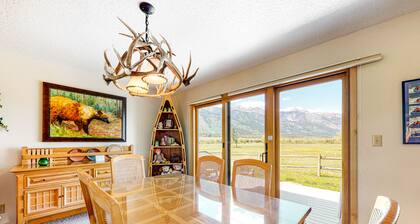 Beautiful family home w/full kitchen and gorgeous views from living room