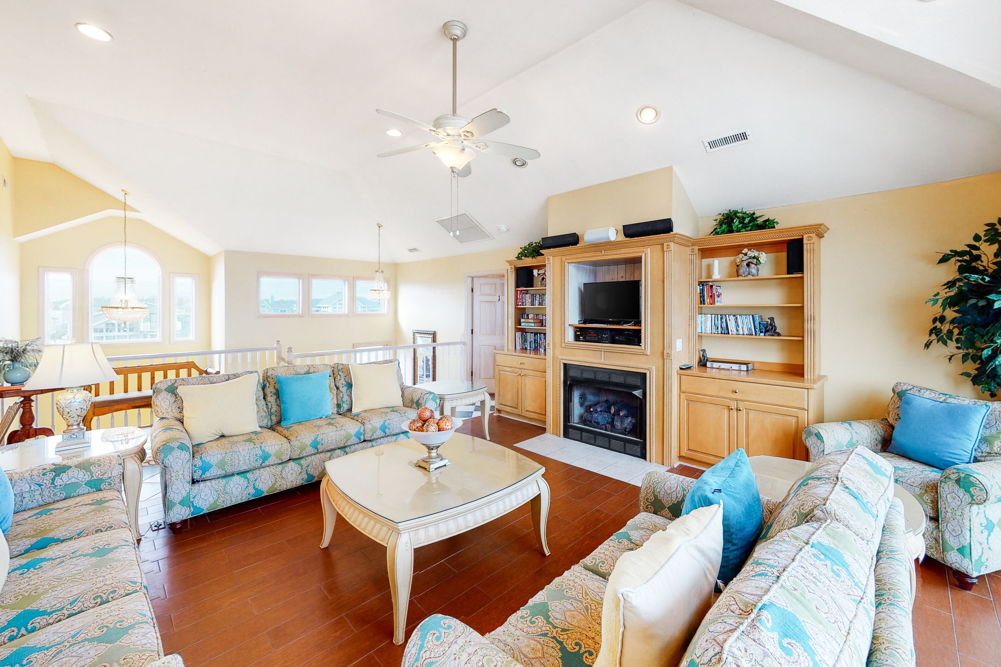 Oceanfront home w/heated pool, hot tub, elevator & rec room w/pool table