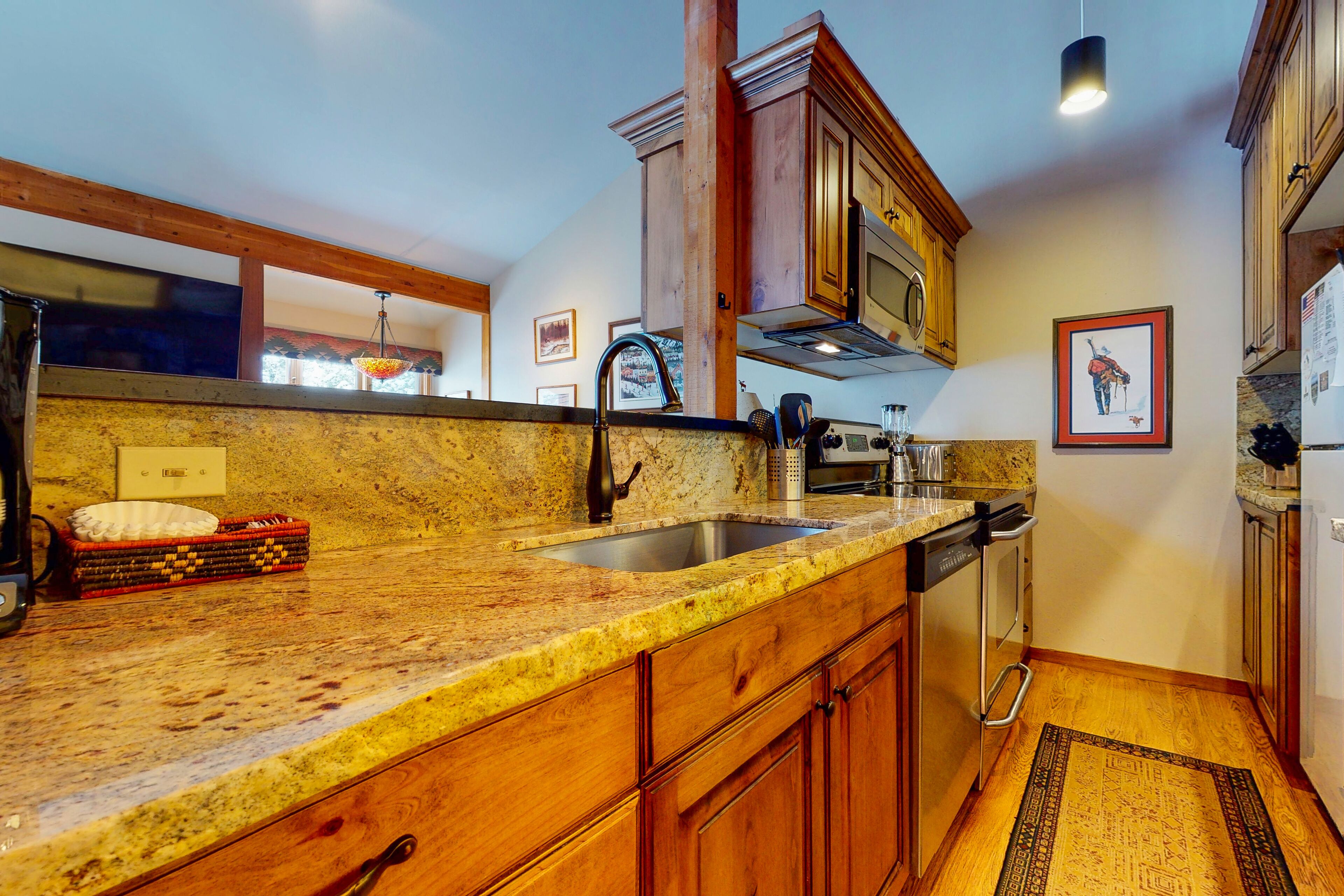 Beautiful country home with full kitchen & views from the private balcony