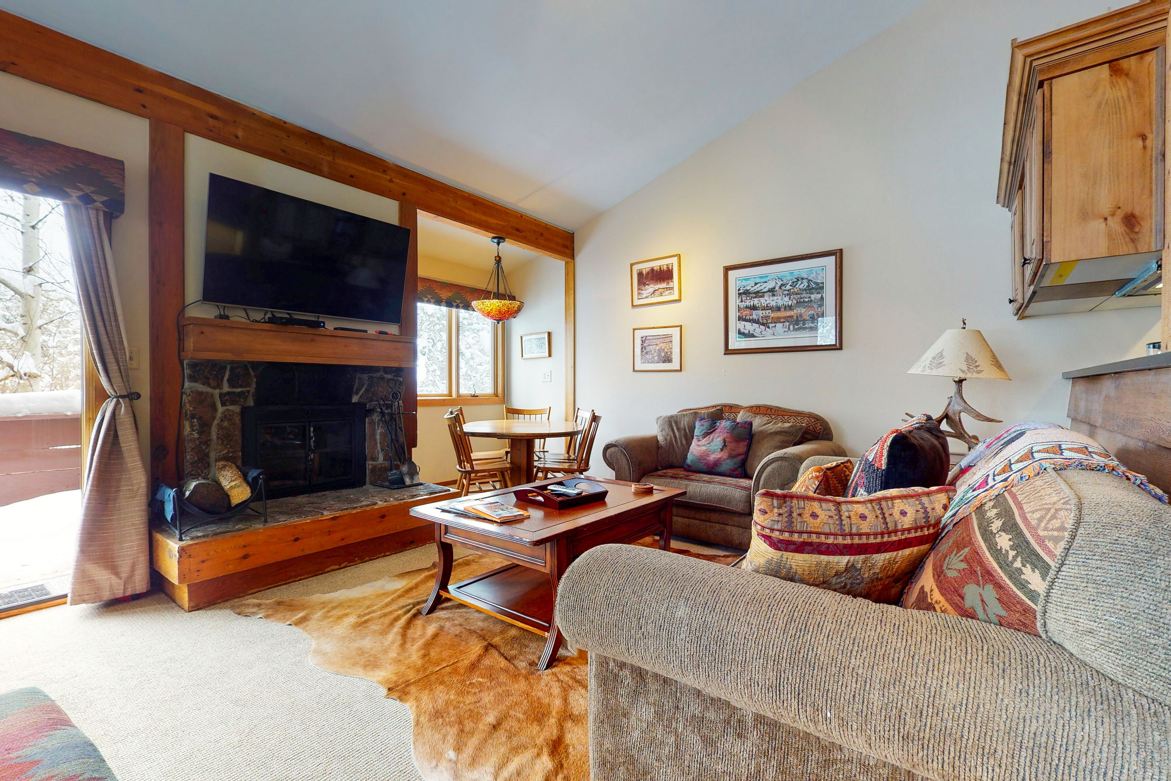 Beautiful country home with full kitchen & views from the private balcony