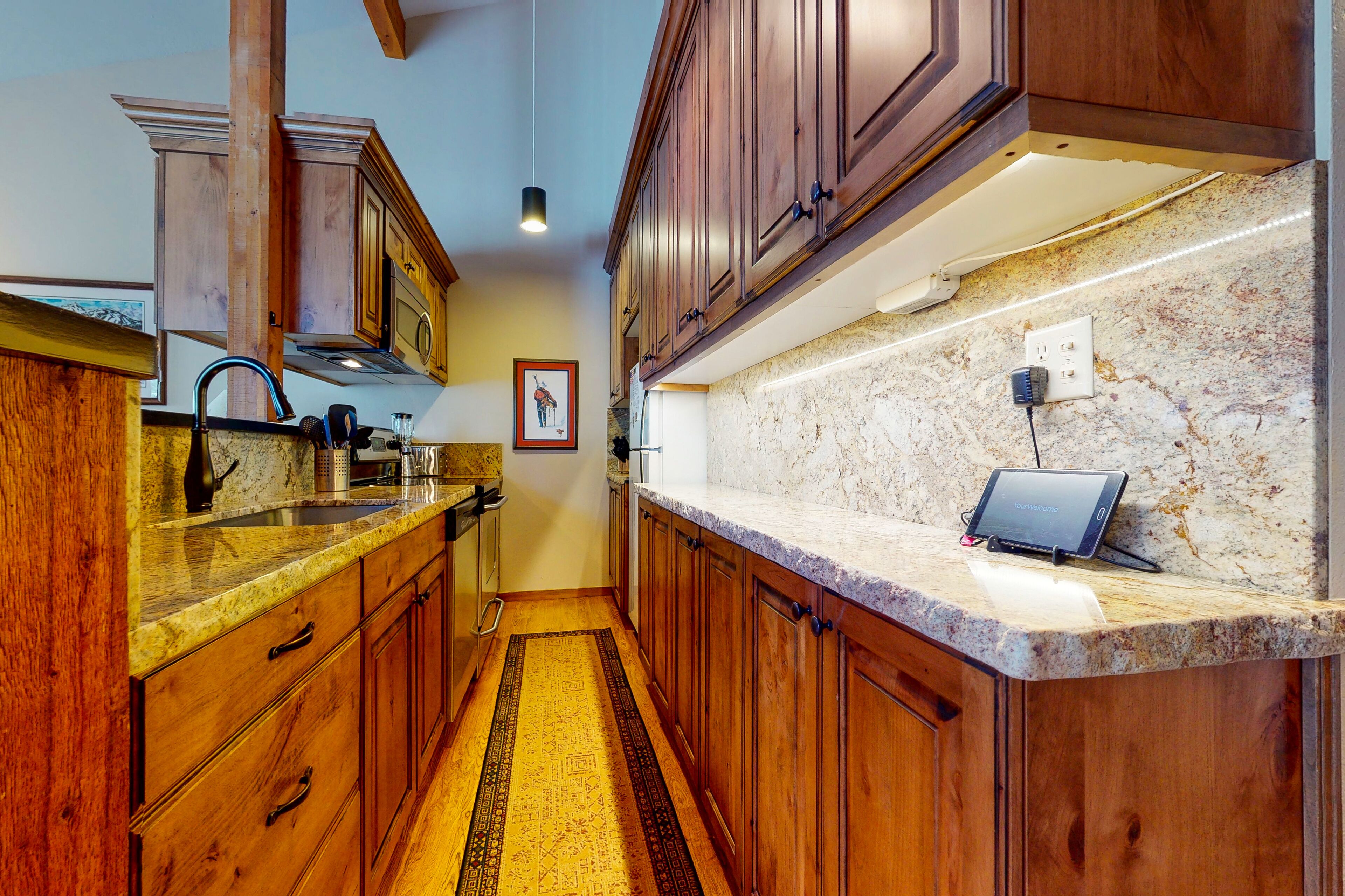 Beautiful country home with full kitchen & views from the private balcony