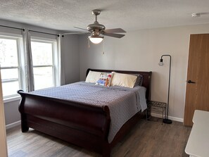 3 bedrooms, iron/ironing board, free WiFi, bed sheets - Enjoy Lake Life, A Great Minnesota Getaway! (Henning)