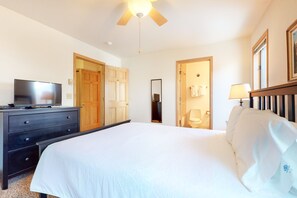 4 bedrooms, iron/ironing board, Internet, bed sheets