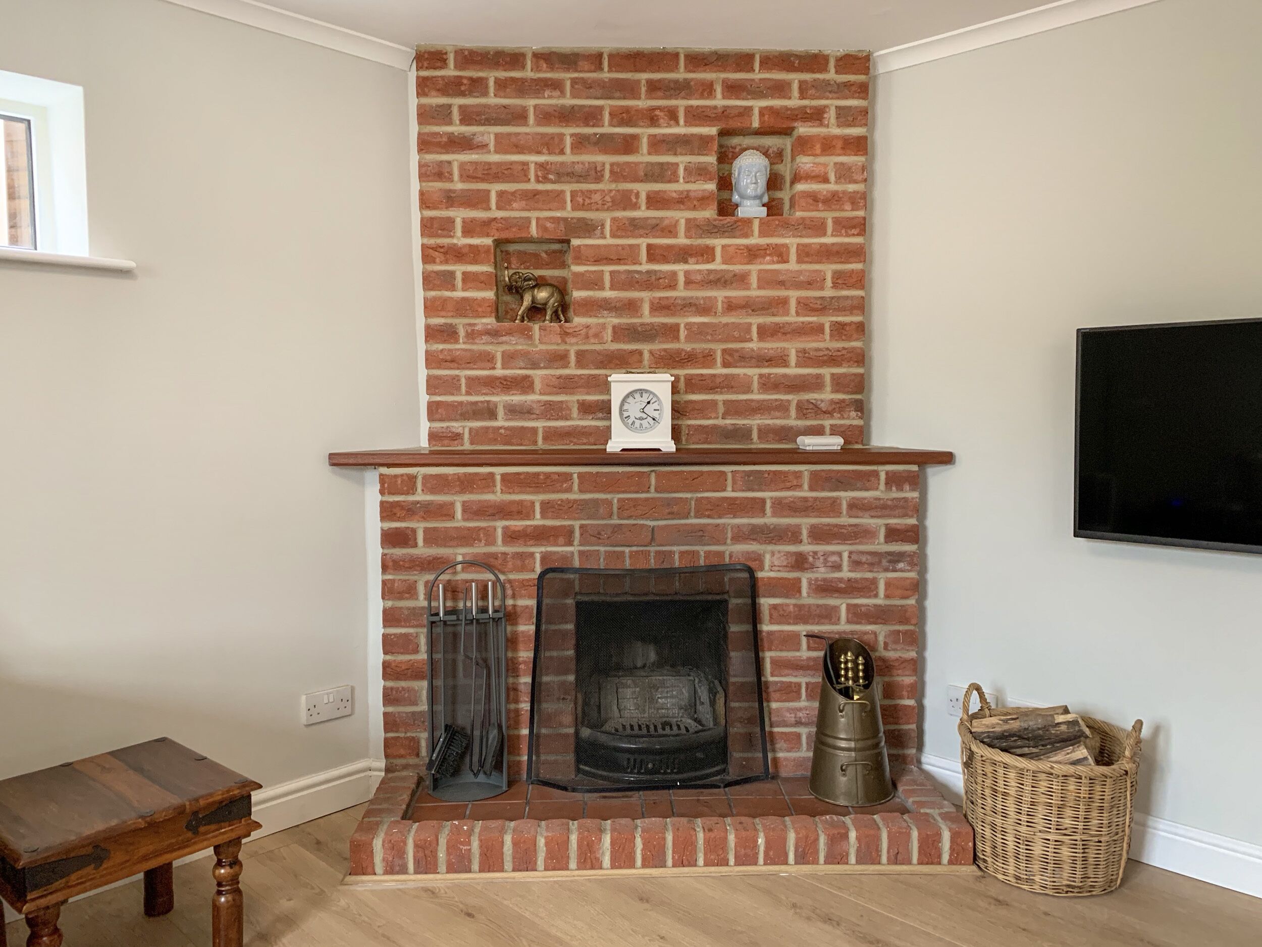 THE COTTAGE, family friendly, with open fire in Winterslow