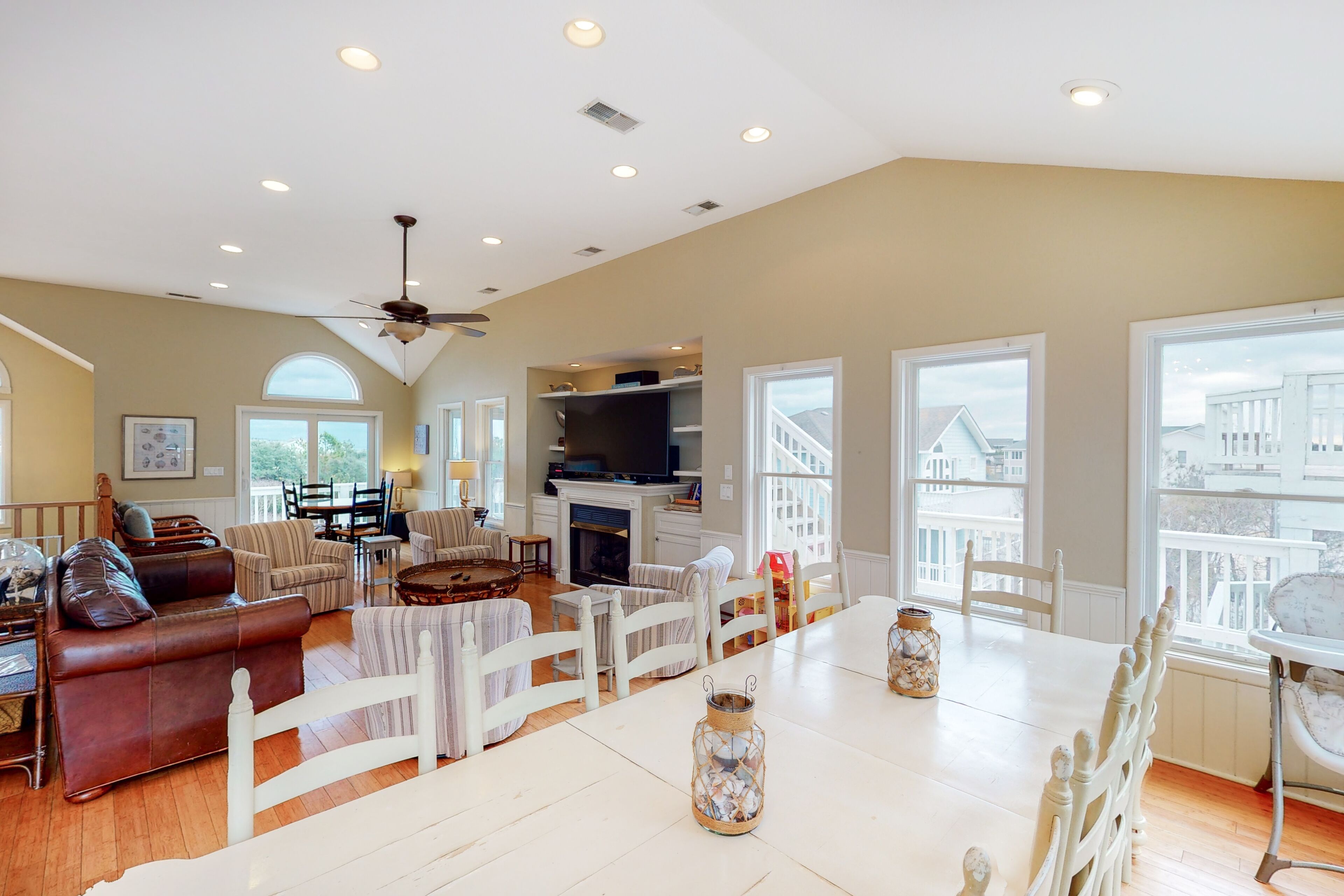 Oceanside Home In Corolla w/Heated Pool, Hot Tub & Rec Room