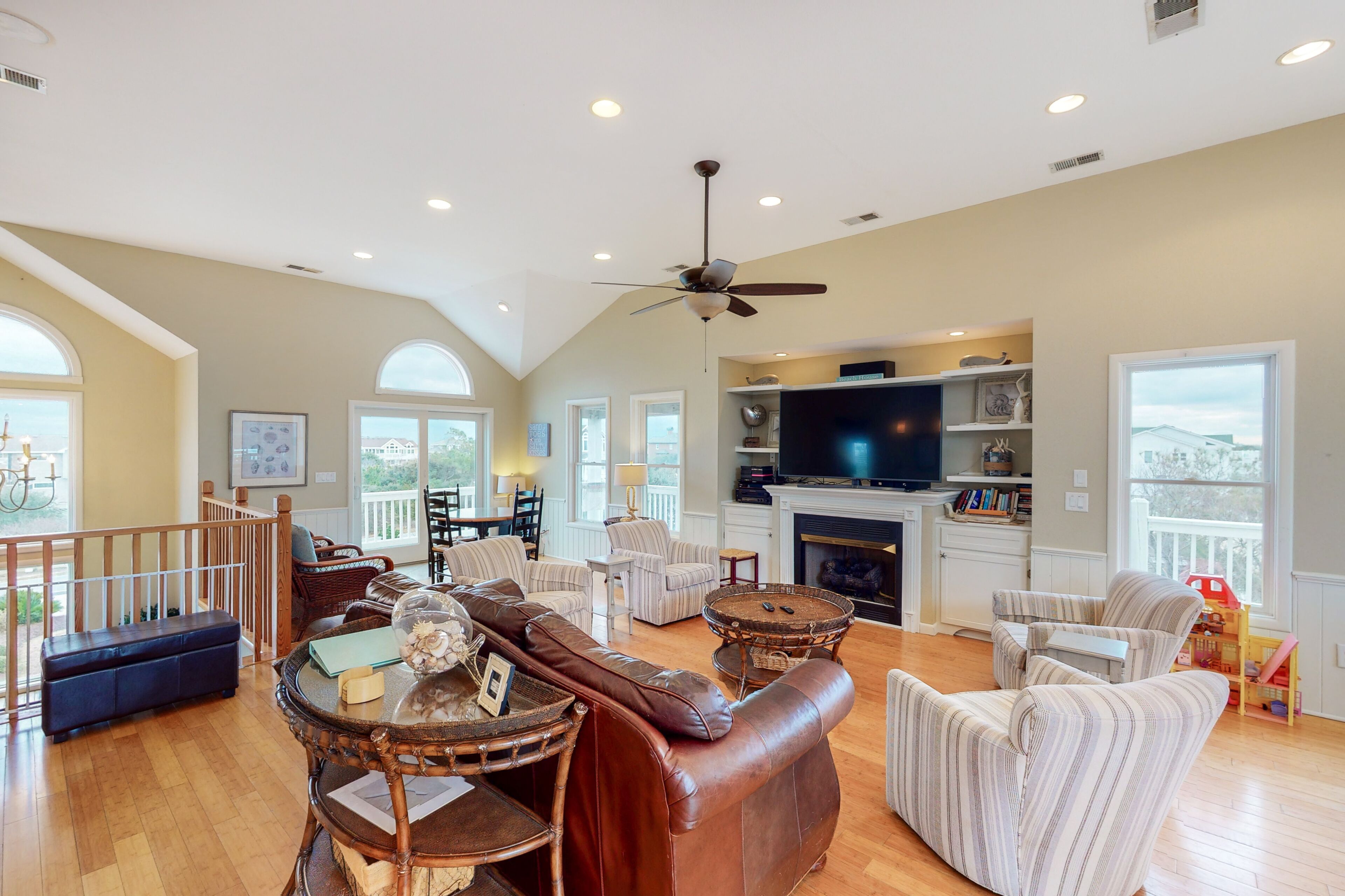 Oceanside Home In Corolla w/Heated Pool, Hot Tub & Rec Room