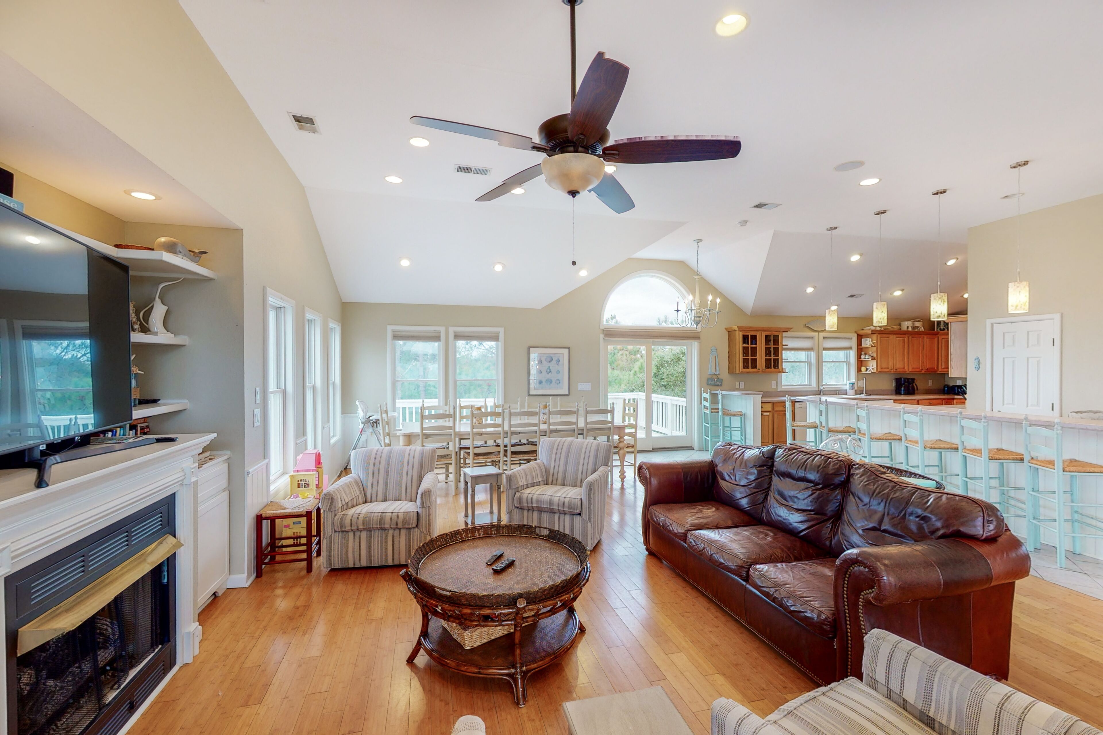 Oceanside Home In Corolla w/Heated Pool, Hot Tub & Rec Room