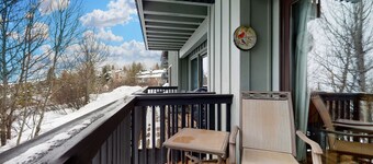 Mountain condo in downtown Teton Village w/shared hot tub, outdoor pools, & more