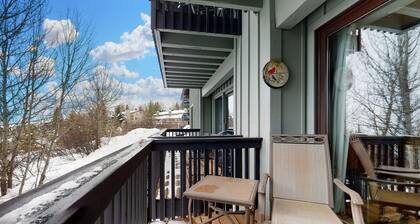 Mountain condo in downtown Teton Village w/shared hot tub, outdoor pools, & more