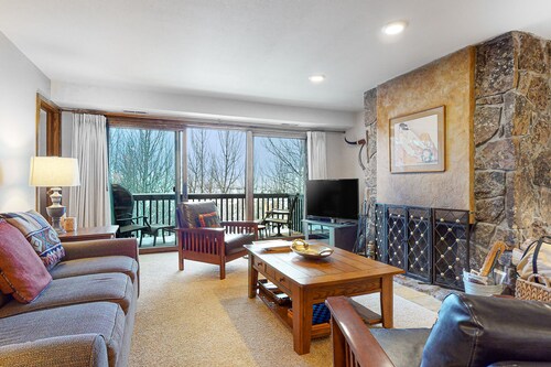 Mountain condo in downtown Teton Village w/shared hot tub, outdoor pools, & more