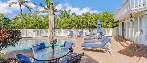 Outdoor pool, pool loungers