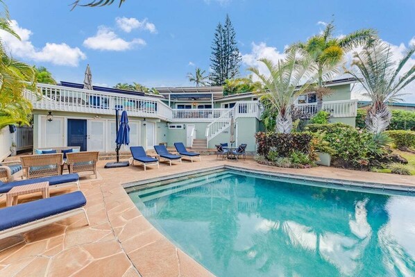 Outdoor pool, pool loungers