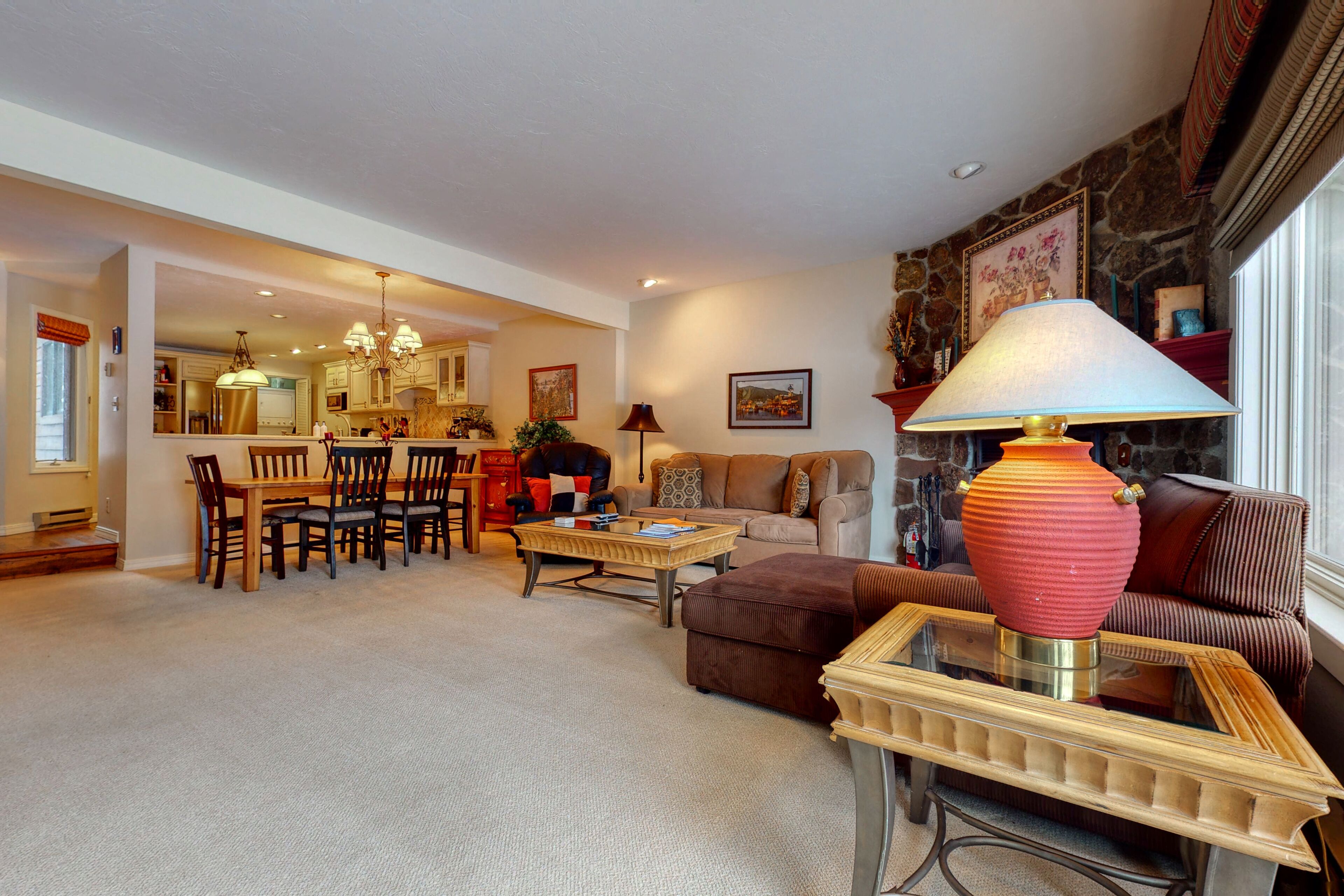 Welcoming, well-equipped condo with furnished deck, jetted tub & fireplace