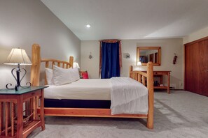 3 bedrooms, iron/ironing board, Internet, bed sheets - Welcoming, well-equipped condo with furnished deck, jetted tub & fireplace (Jackson)