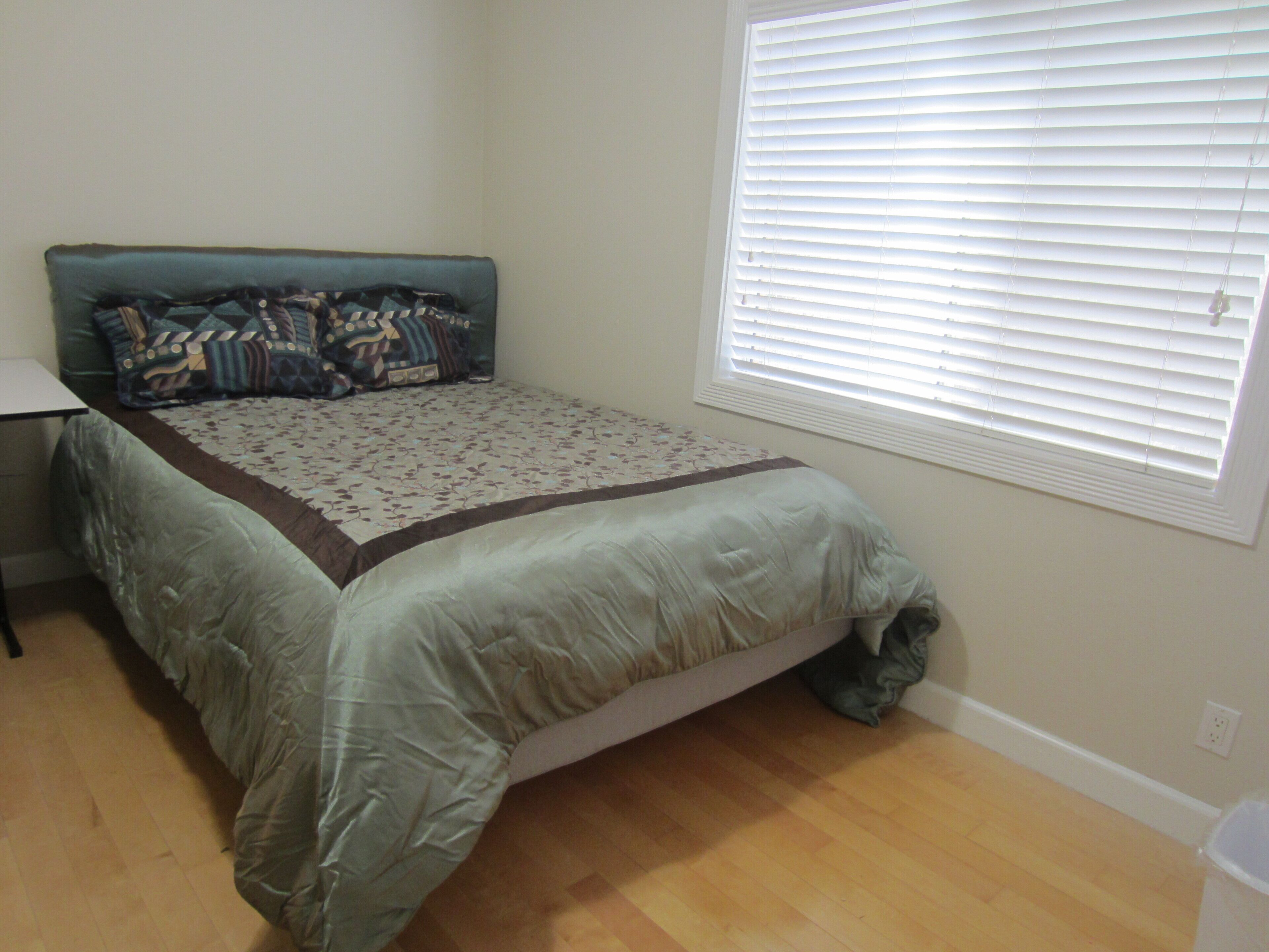 Close to UC Berkeley 2 bedroom with Wifi and Laundry