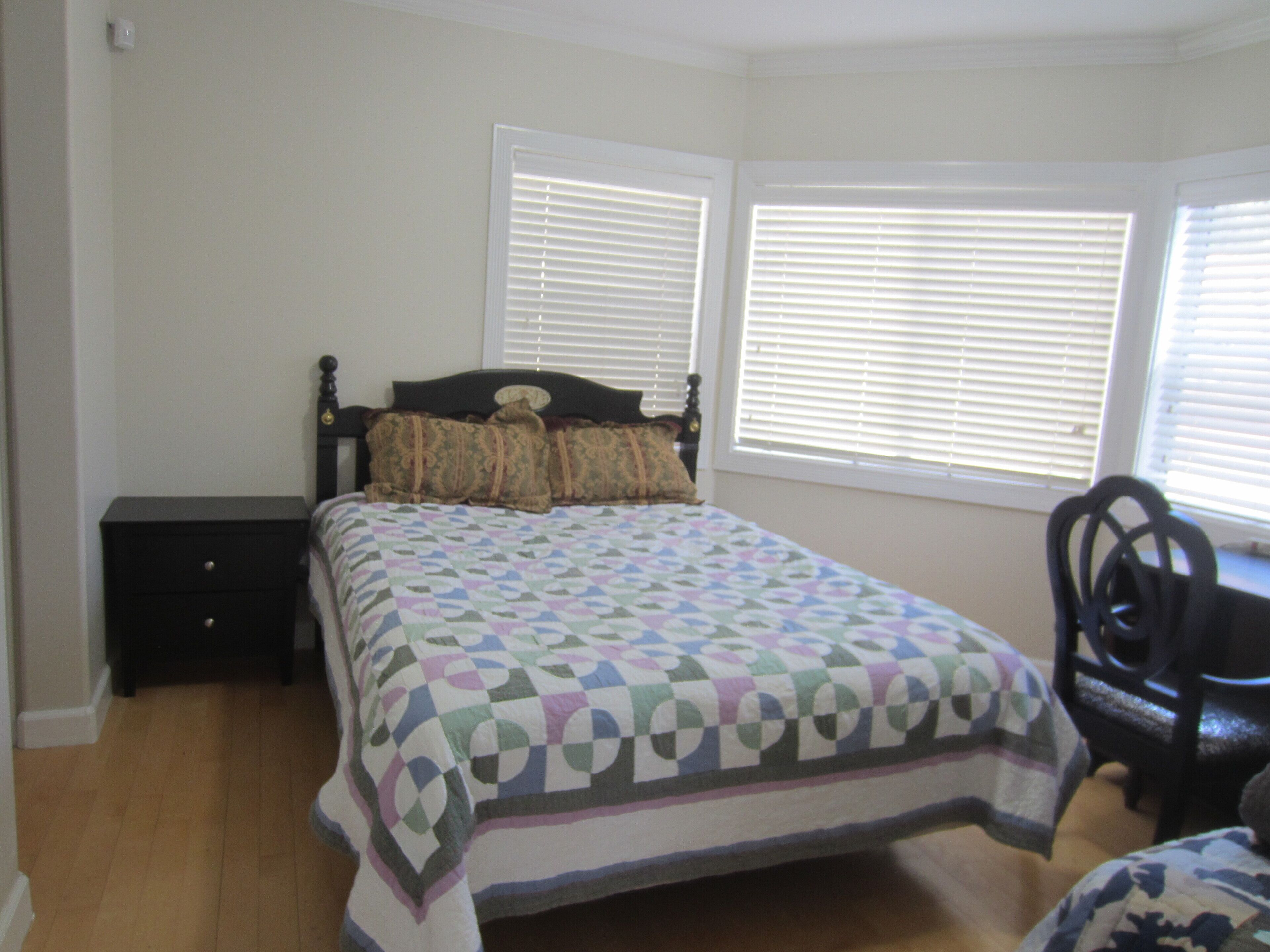 Close to UC Berkeley 2 bedroom with Wifi and Laundry