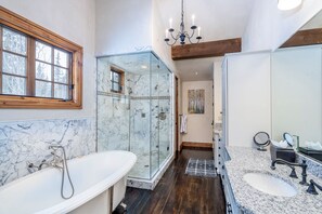 Towels - TWIN ELK- Luxury Estate, Game Room, Hot Tub, Easy ski Access (Mountain Village)