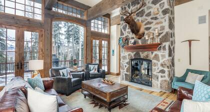 TWIN ELK- Luxury Estate, Game Room, Hot Tub, Easy ski Access