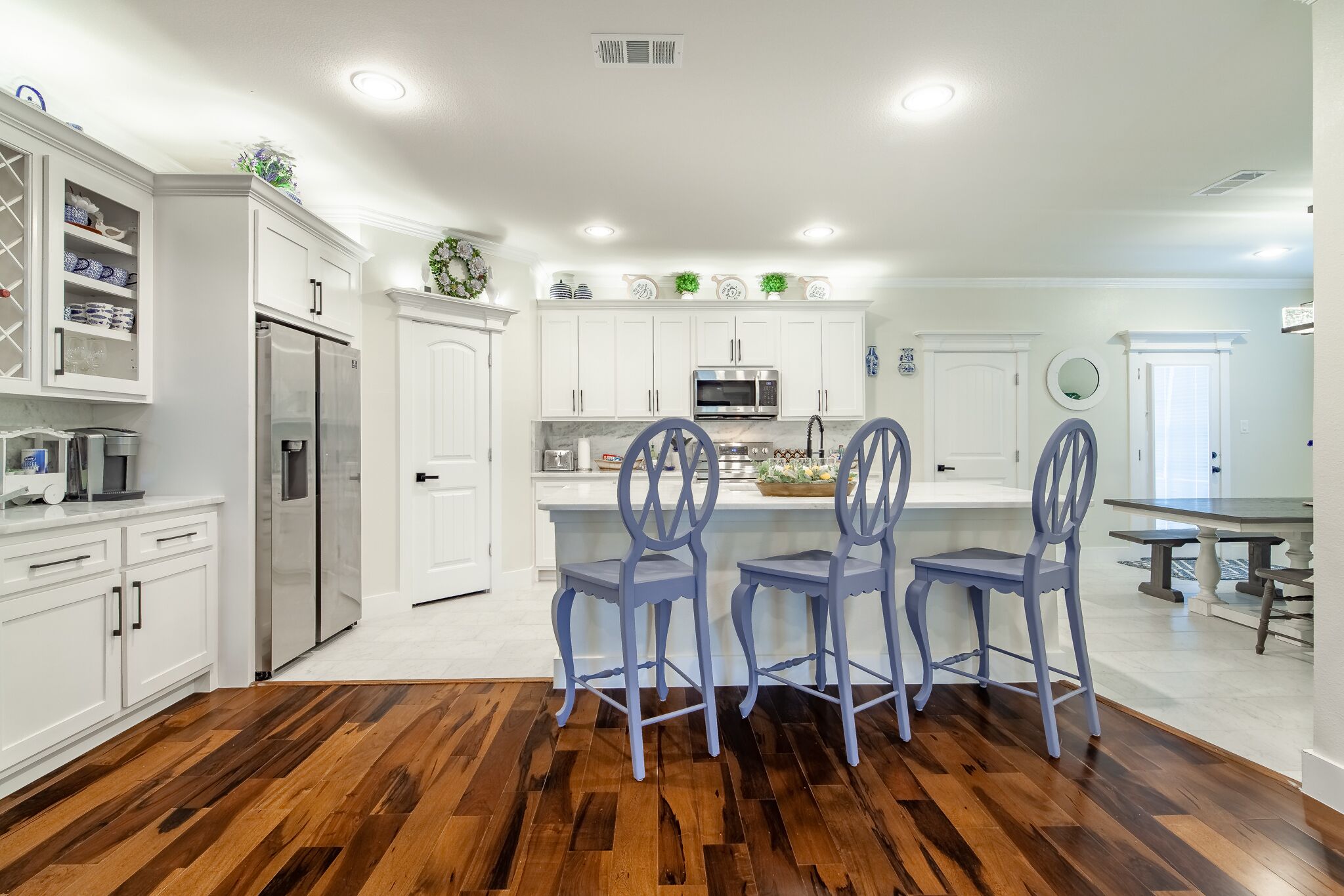 Sweet Escape Homes: Rustic Modern Home next to lake - Center of Dallas & FW