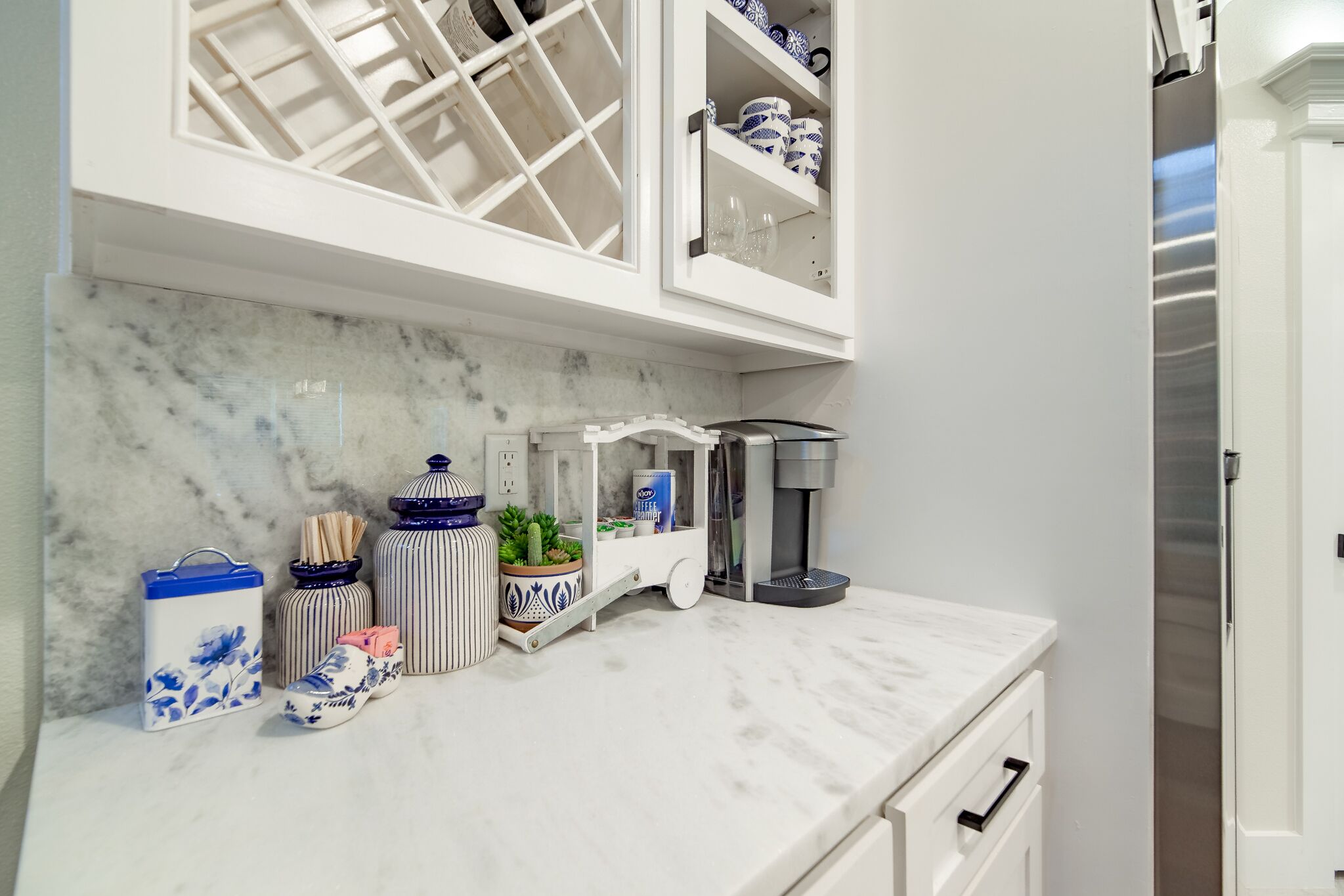 Sweet Escape Homes: Rustic Modern Home next to lake - Center of Dallas & FW