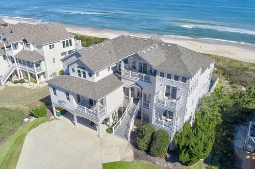 Oceanfront Corolla w/Heated Pool, Hot Tub, Elevator, Rec Room & Theatre -  Corolla | Vrbo