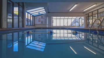 Piscina coperta, una piscina riscaldata