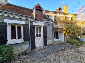 Exterior detail - Charming Cottage in Berry: Fireplace, Near Golf & Spa, Sleeps 6, Parking Included (Briantes)
