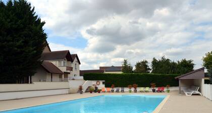 Family Getaway: Heated Pool, Near Zoo de Beauval, Tennis, Garden, 4 Bedrooms