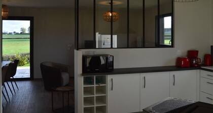 Casa ecológica con jardín privado cerca de base náutica, accesible para sillas de ruedas, mascotas permitidas